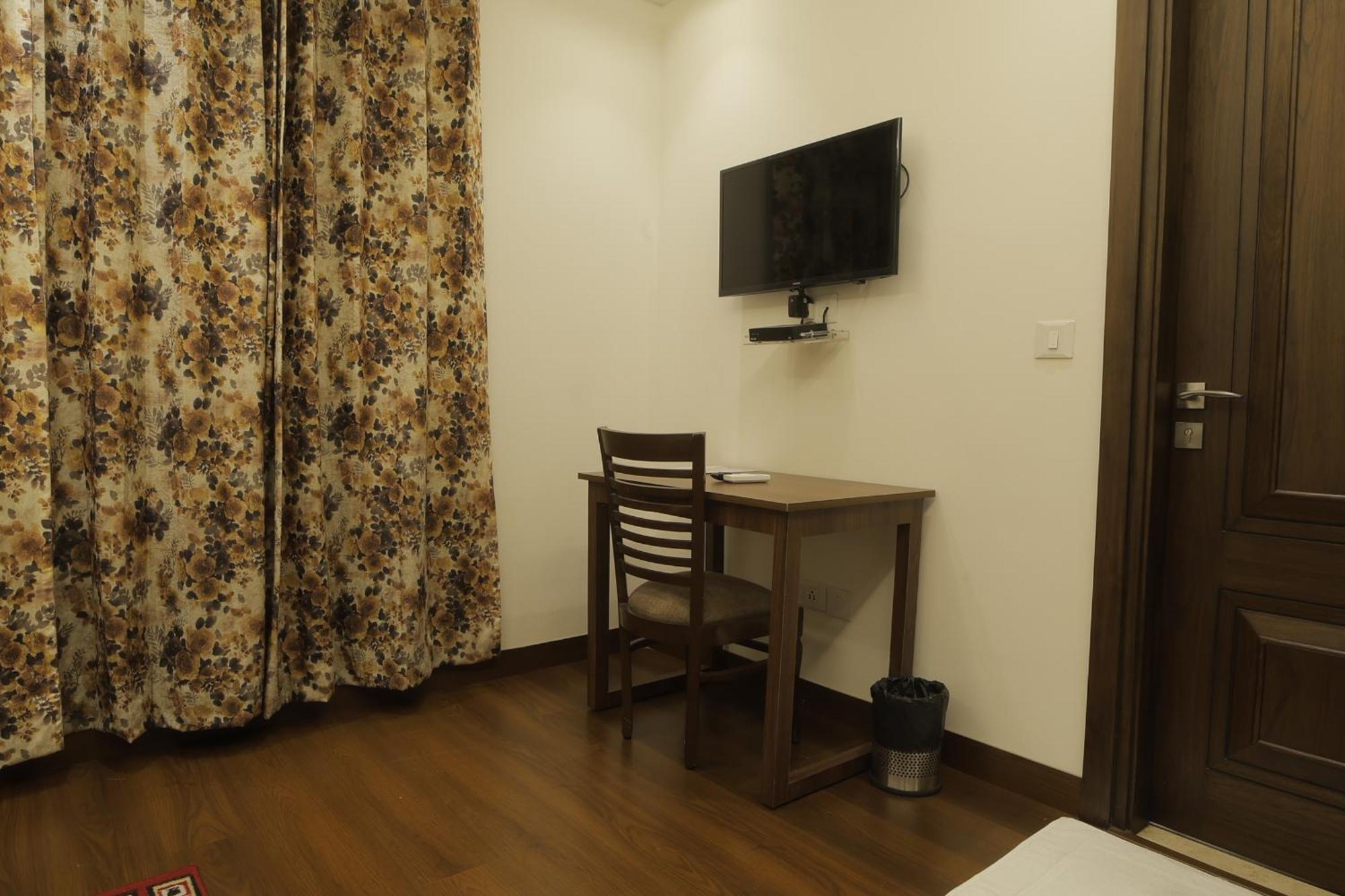 Bed and Breakfast Under My Roof Superio Nowe Delhi Zewnętrze zdjęcie